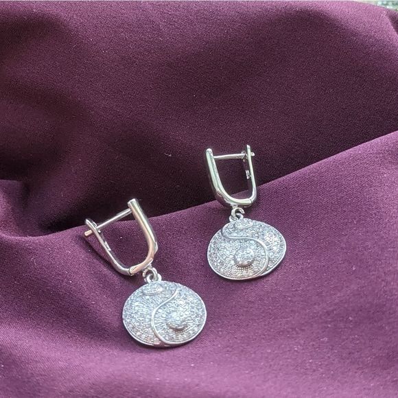 925 Sterling Silver Earring - Picture 2 of 2